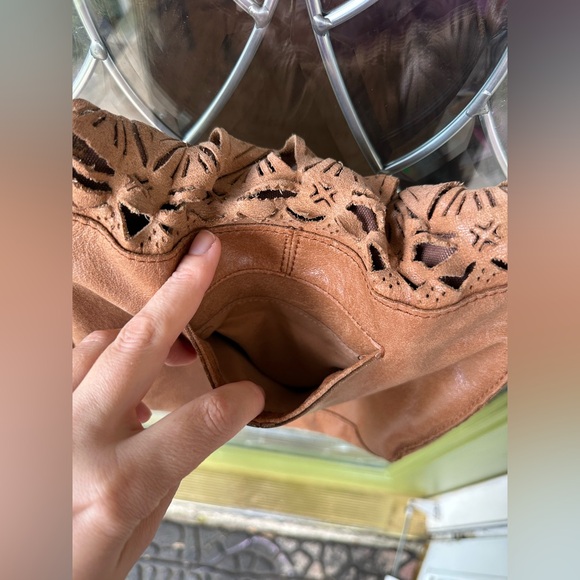 The Sak Adjustable Crossbody Brown Leather Laser Cutout Bohemian Purse - Picture 4 of 13